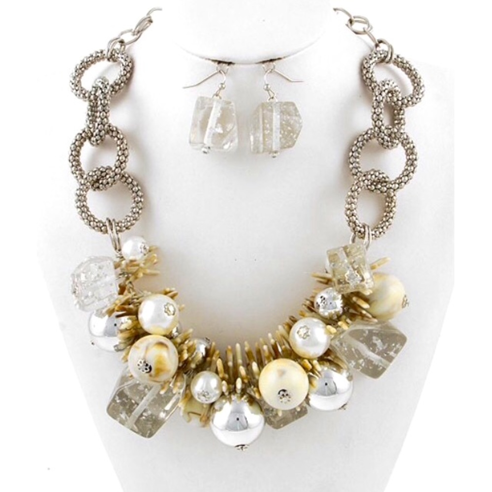 The Festive Necklace